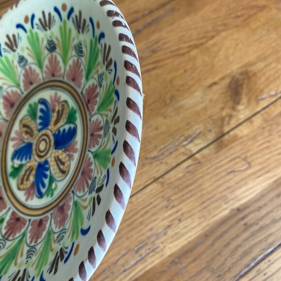 Hand painted artist signed 8" shallow bowl plate hang or display multi-colored - Picture 6 of 10